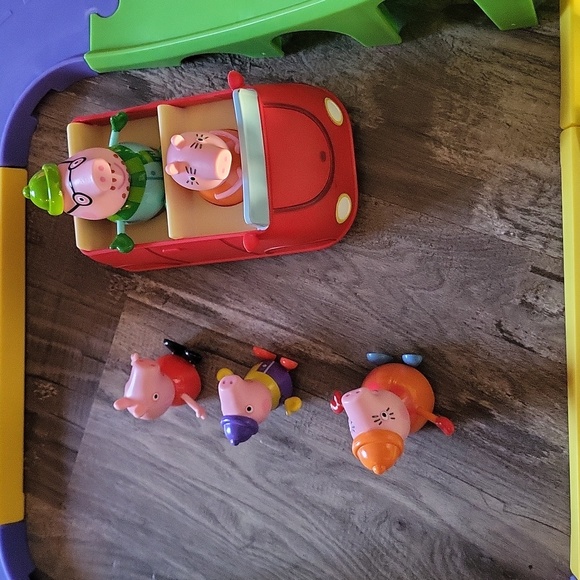 Peppers Pig All Around Town Car Set and Educational Toys - Picture 7 of 11